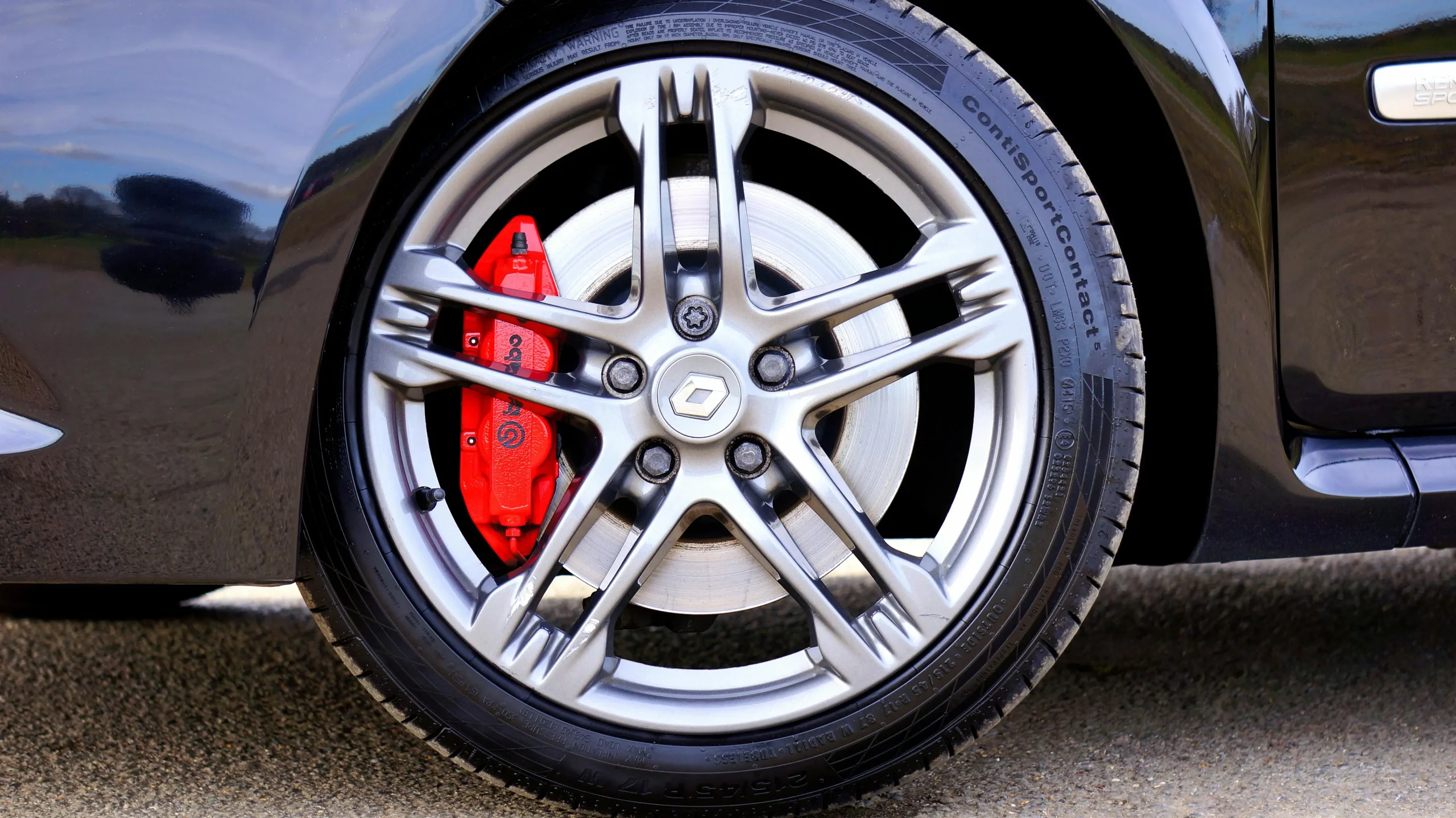 Best alloy wheel repair Aberdeen service fixing scuffed and damaged alloy wheels with precision