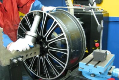 Alloy wheel straightening